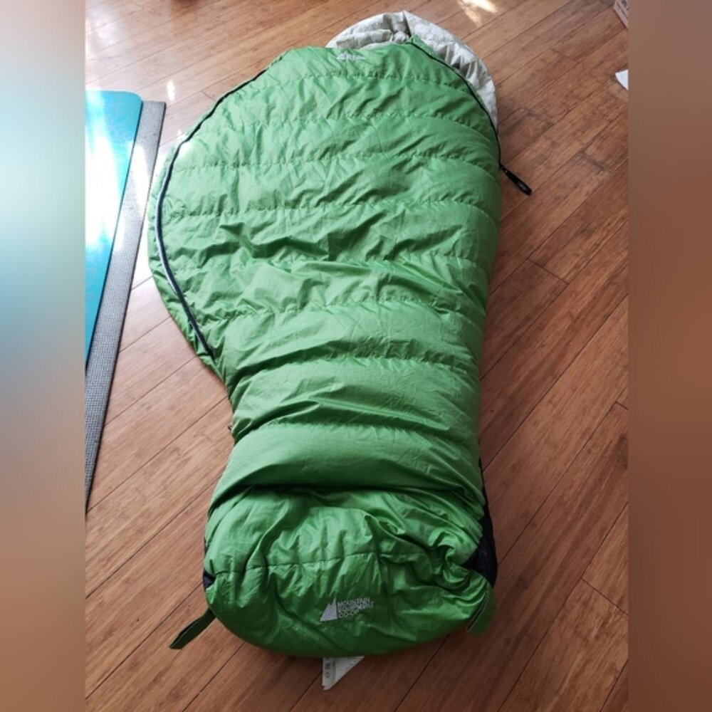 ME  Green KIDS  Sleeping Bag with Patterned Interior 85  Down  luster